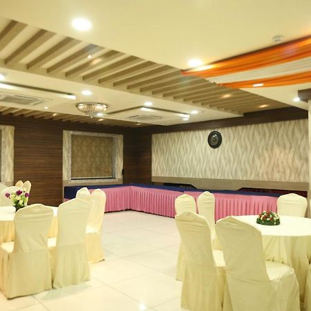 Hotel Moments Lucknow Exterior photo